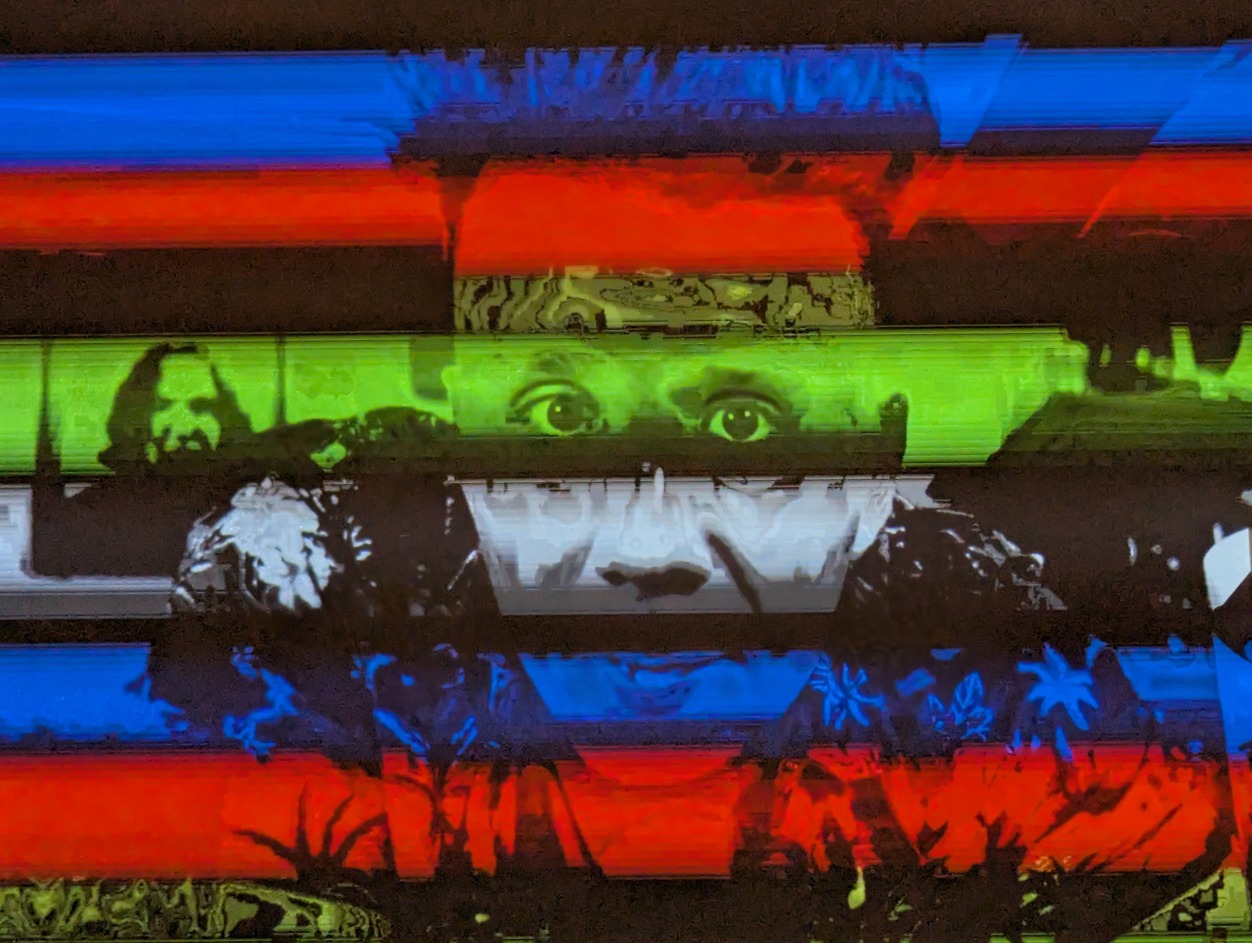 🔬📸 Was sieht man auf diesem Bild? – Die Physik hinter den farbigen Streifen