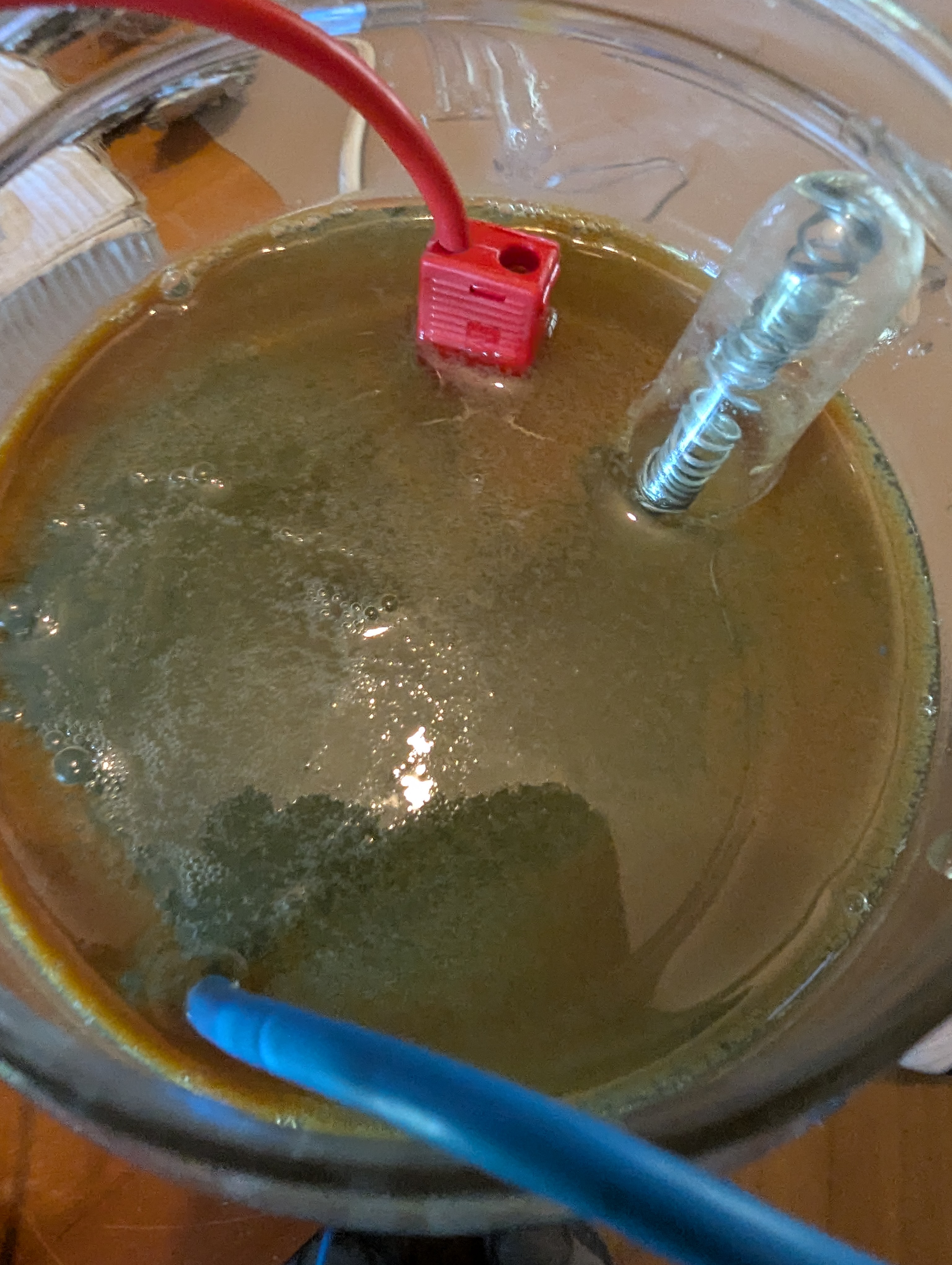 ⚡🧪🔥 Elektrolyse im Reagenzglas – Wasserstoff erfolgreich nachgewiesen! 🔥🧪⚡