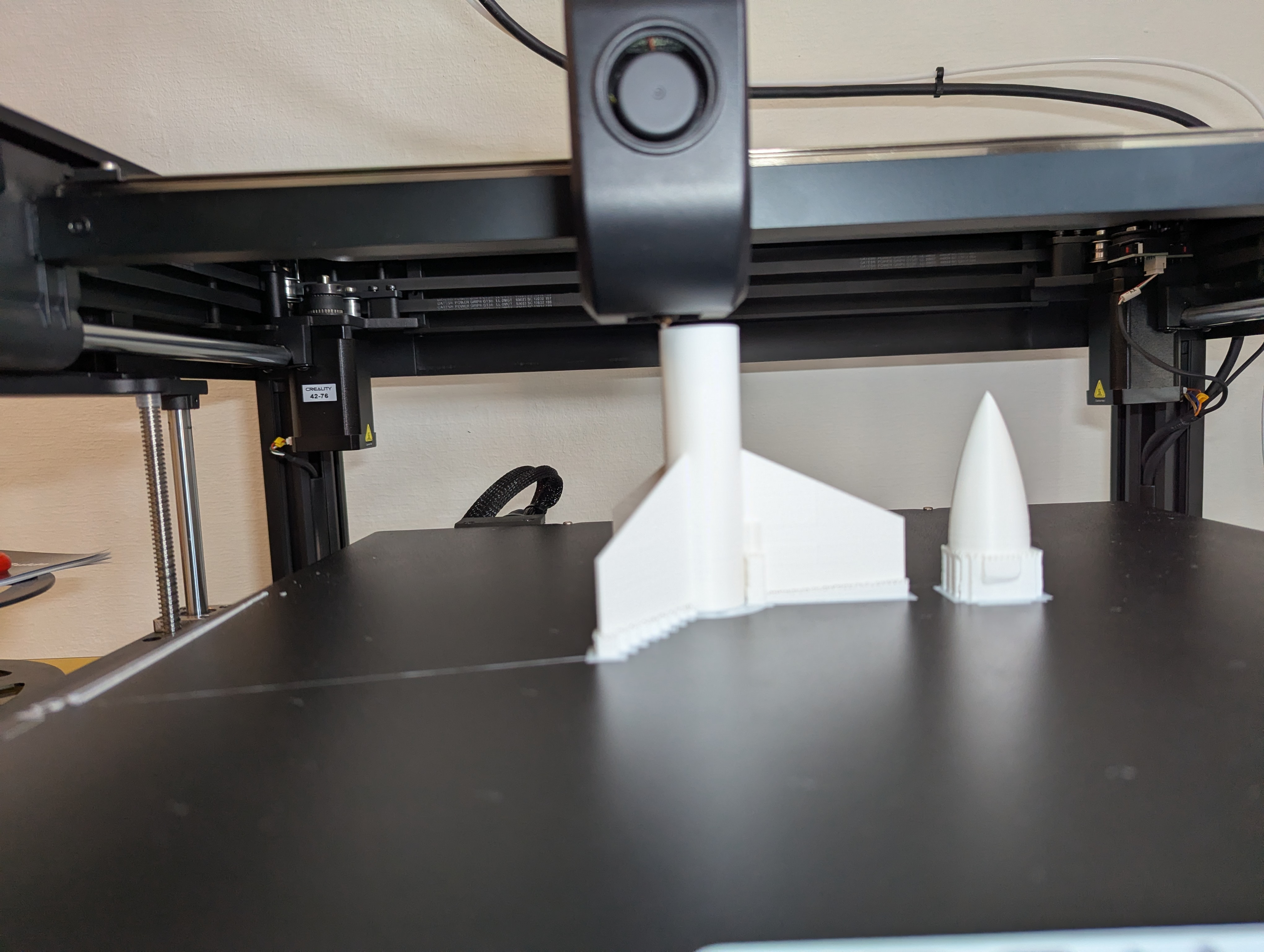 🚀 Unser Raketenprojekt nimmt Fahrt auf – die ersten Gehäuse kommen aus dem 3D-Drucker!