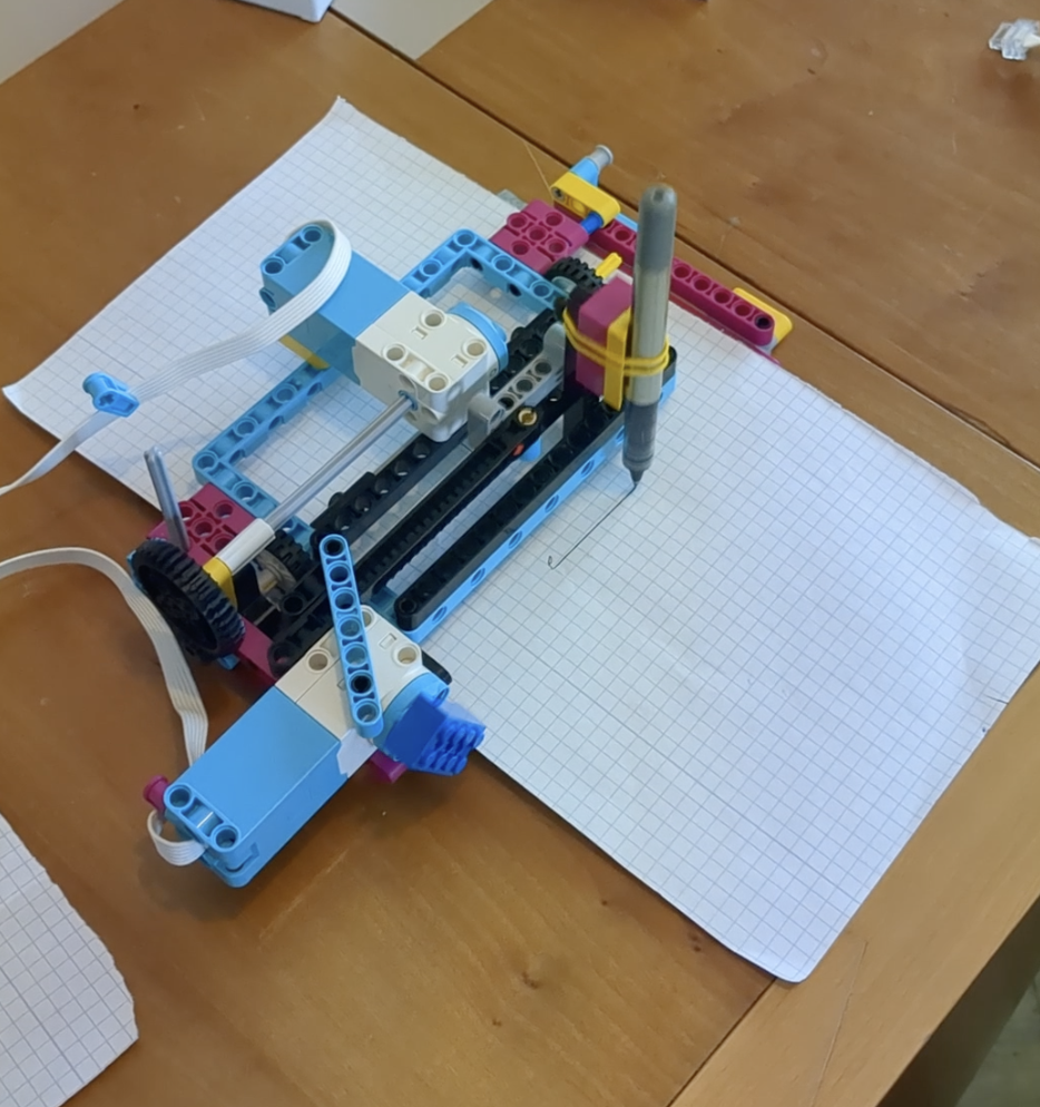 Fahrende Kampfroboter und CNC Druckmaschine mit Lego Spike